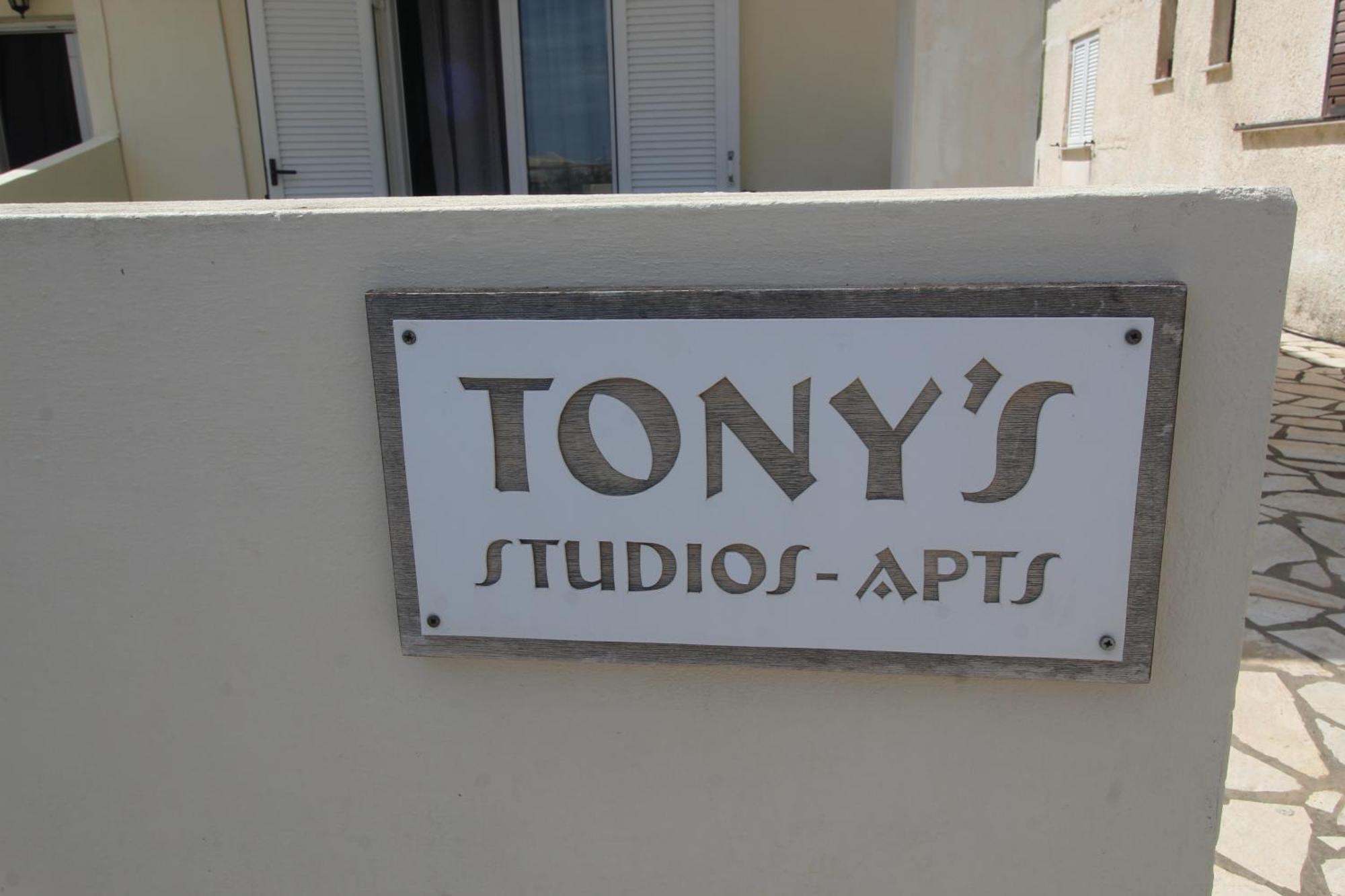 Tony'S Apartments 圣乔治斯 外观 照片
